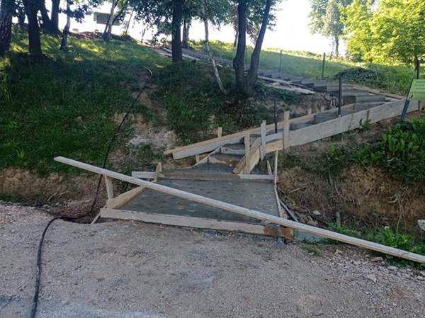 FONDACIJA NASTAVLJA UREĐENJE VELIKOG PARKINGA NA RAVNAMA
