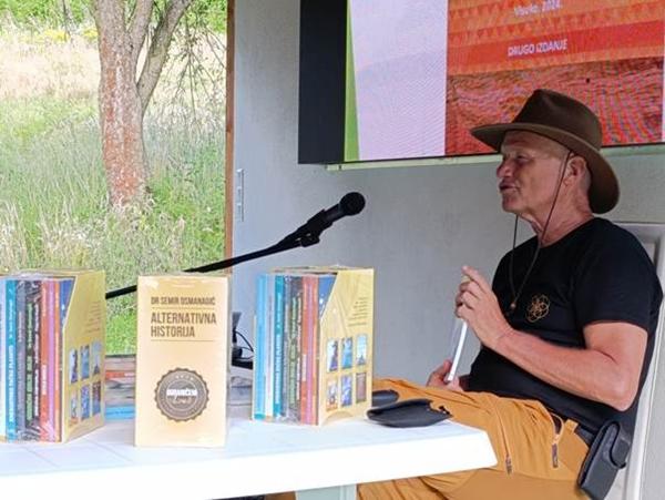 DR. OSMANAGIĆ UPRILIČIO PREZENTACIJU DESET KNJIGA IZ CIKLUSA „ALTERNATIVNA HISTORIJA“