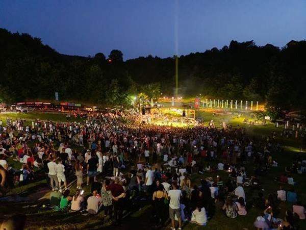 TREĆI DAN FESTIVALA U PARKU „RAVNE 2“ DONOSI NOVE ZANIMLJIVE SADRŽAJE I KONCERT GOCE TRŽAN