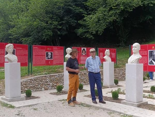 VISOKI PREDSTAVNIK U BIH CHRISTIAN SCHMIDT PONOVO U BOSANSKOJ DOLINI PIRAMIDA