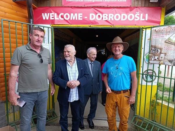 BIVŠI HRVATSKI PREDSJEDNIK STIPE MESIĆ – OVO JE EKSPLOZIJA ZNANOSTI I HRABROSTI LJUDI