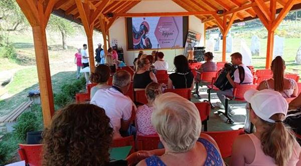 PARK „RAVNE 2“ UGOSTIO KARAVAN POETESA