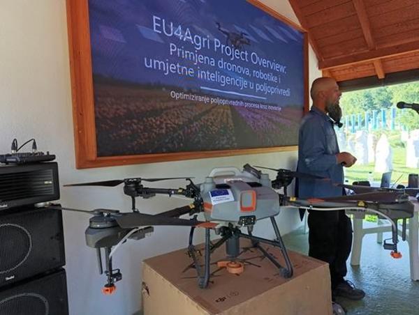 U PARKU „RAVNE 2“ ODRŽANA ZANIMLJIVA PREZENTACIJA ČIJI JE CILJ POMOĆ POLJOPRIVREDNICIMA U BIH