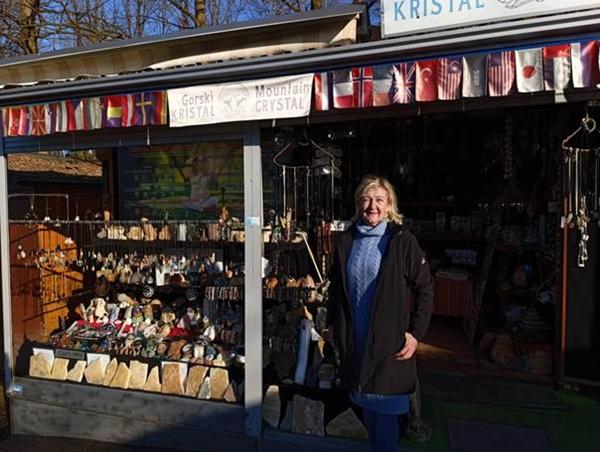 USPJEŠNA GODINA I ZA VLASNIKE RADNJI U ALEJI SUVENIRNICA – NERMINA PREZADOVOLJNA SARADNJOM SA FONDACIJOM