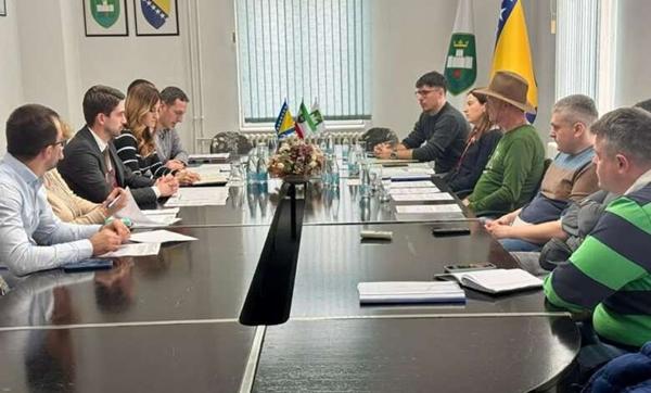 Radni sastanak sa dr. Semirom Osmanagićem i predstavnicima Fondacije „Arheološki park: Bosanska piramida Sunca”