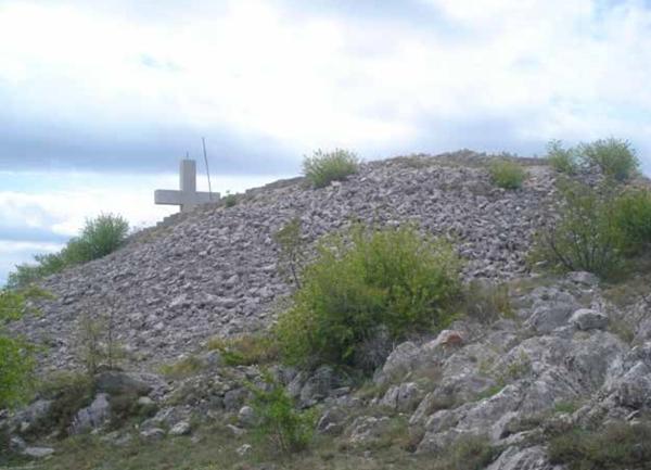 MINUTA ŠUTNJE – CIKLOPSKI BEDEM BOŠNJAKOVE GRADINE
