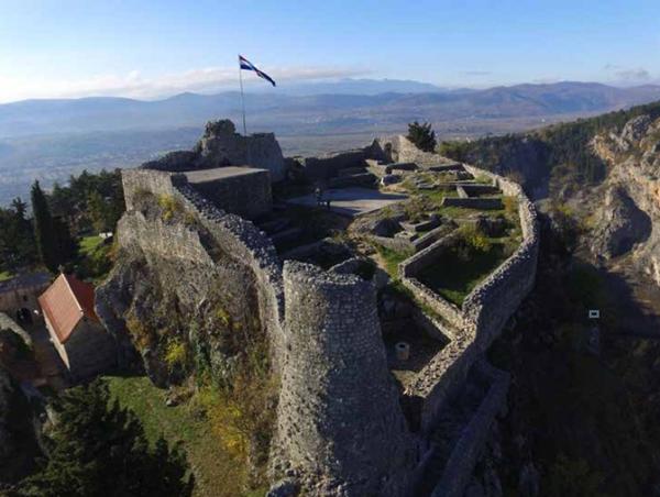 IMOĆANI I DUVANJCI- ČIJI JE DELMION ?