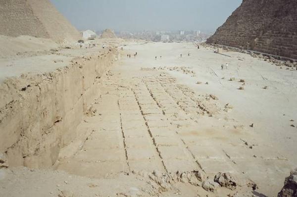 GIZA’S SEALED CONCRETE DOORS