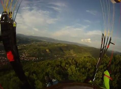 BOSANSKE PIRAMIDE IZ UGLA PARAGLAJDERA