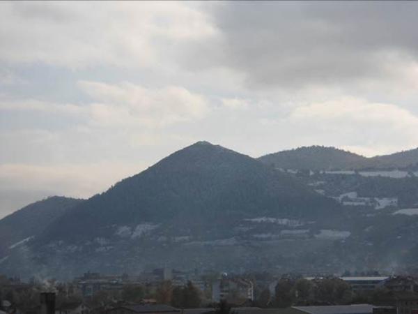 BOSANSKA PIRAMIDA SUNCA NAKRATKO U ZIMSKOM RUHU