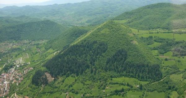 Oni tvrde da su se izliječili zahvaljujući blagodetima bosanskih piramida u Visokom: Ovo je njihova priča…