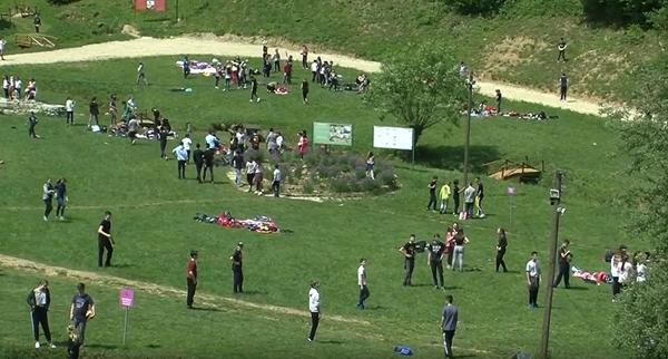 700 učenika i nastavnika Osnovne škole ‘Isak Samokovlija’ u psojeti parku ‘Ravne 2’ i tunelima Ravne