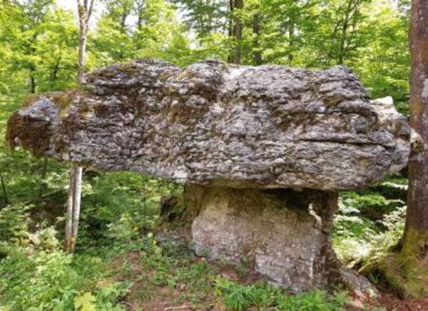 Ravne Dolmen kod grada Žiri, zapadna Slovenija
