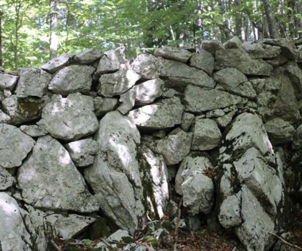 Veličanstveno megalitsko naselje pod najvišim vrhovima Velebita