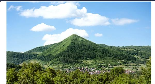 Resonance in the Bosnian Valley of the Pyramids